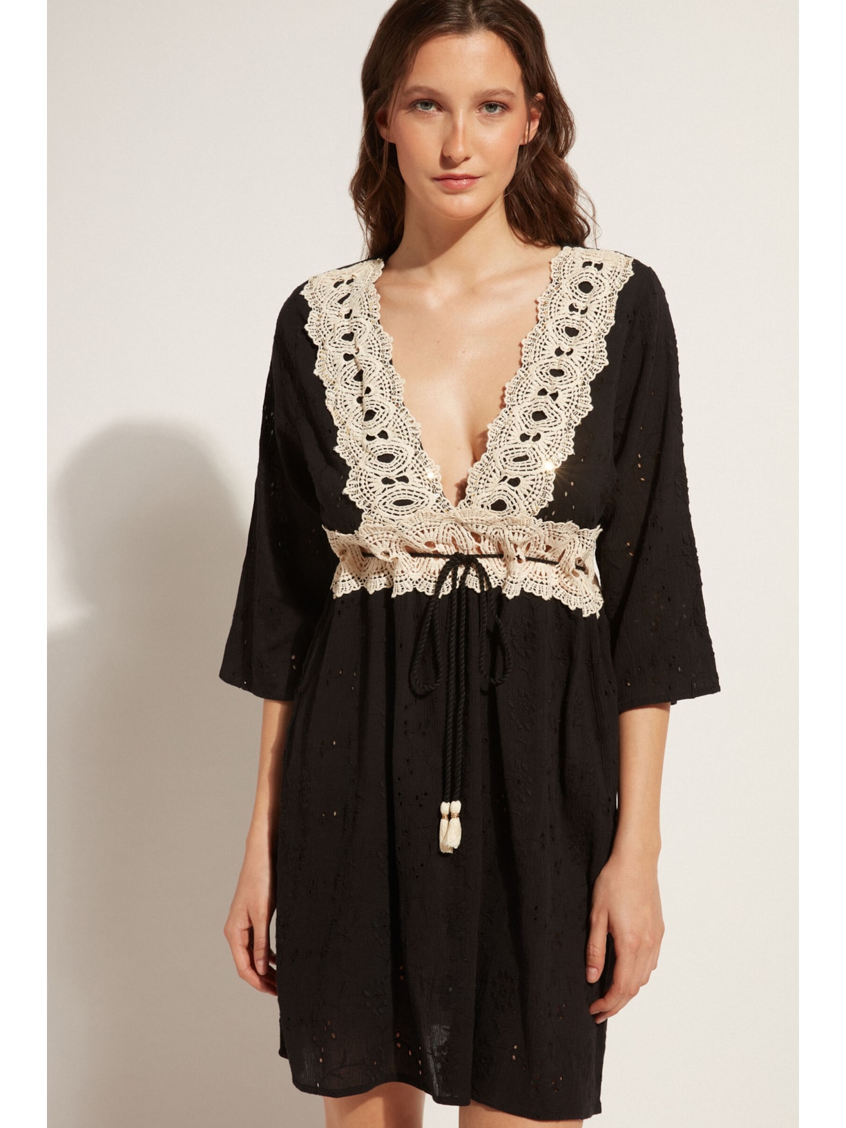 Vestido Com Bordado Inglês Preto Calzedonia