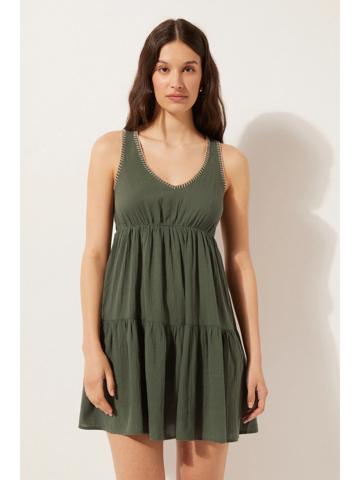 Vestido Curto Com Bordados Verde Calzedonia
