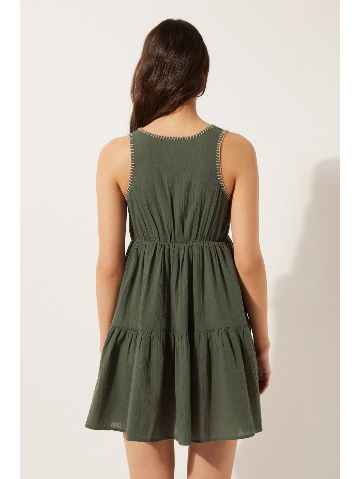 Vestido Curto Com Bordados Verde Calzedonia