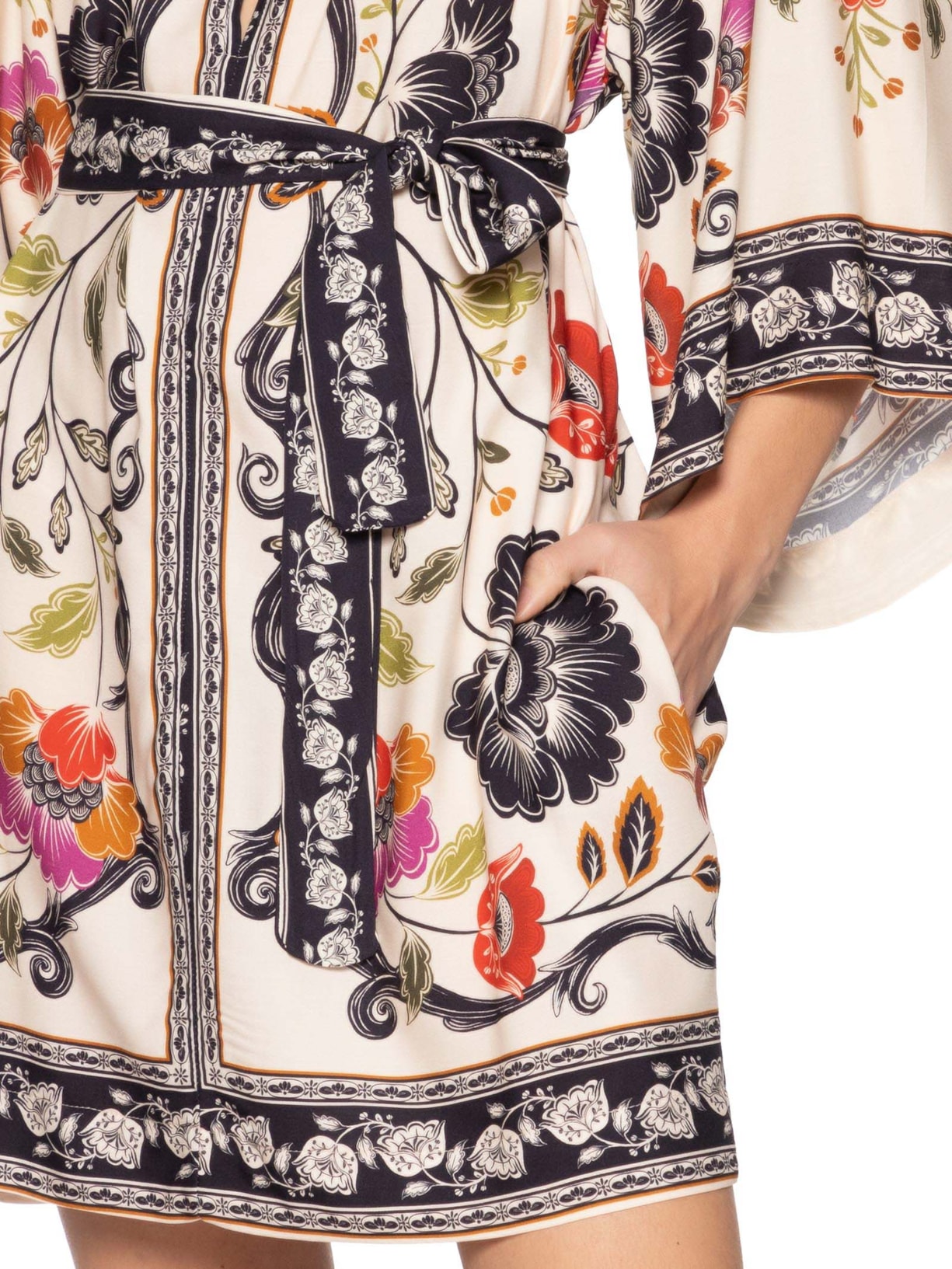 Vestido Curto Flor De Fita Bege Farm