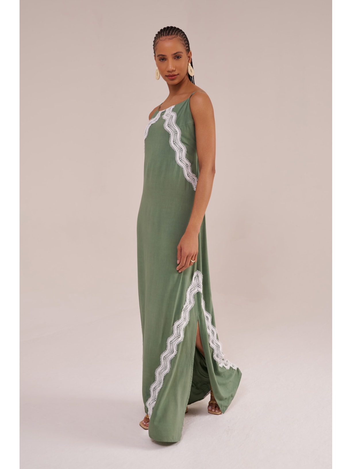 vestido longo com alças finas e guipuire paraty Suntime