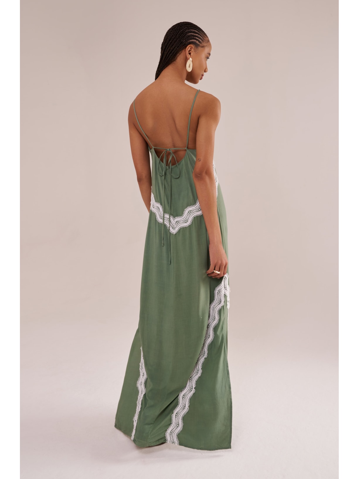 vestido longo com alças finas e guipuire paraty Suntime