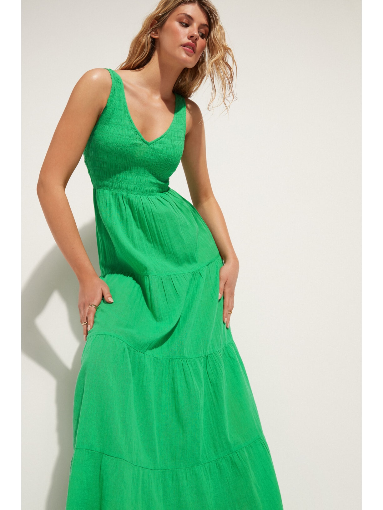 Vestido Longo Com Saia Em Camadas De Folhos Verde Calzedonia