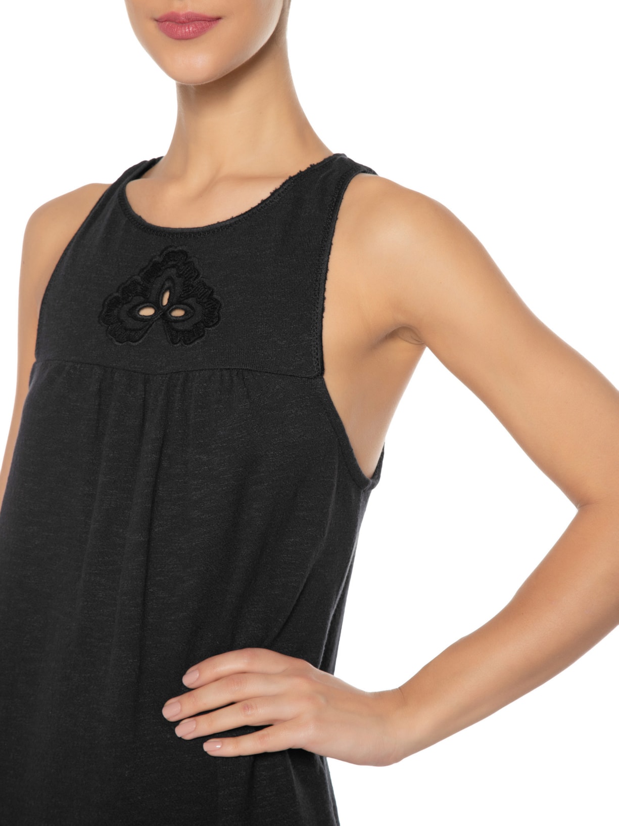 Vestido Midi Decote Bordado Preto Maria Filó