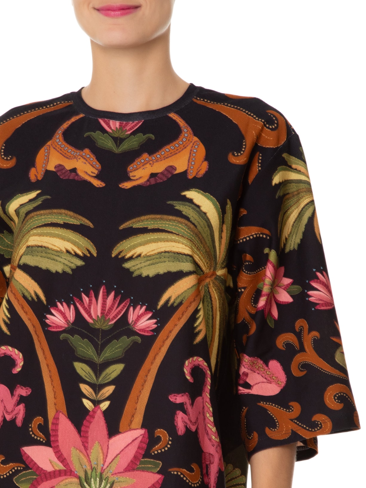 Vestido T-Shirt Big Amazônia Chic Preto Farm